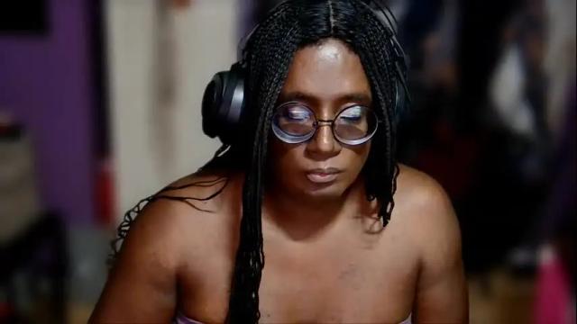 Image 4 of naomifux Stream on Chaturbate on 1 month ago