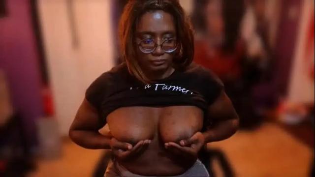 Image 3 of naomifux Stream on Chaturbate on 1 month ago