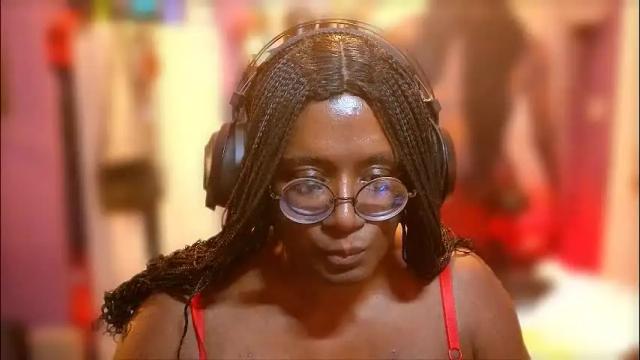 Image 3 of naomifux Stream on Chaturbate on 12 days ago