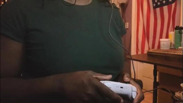 Image 3 of naomifux Stream on Chaturbate on 5 days ago