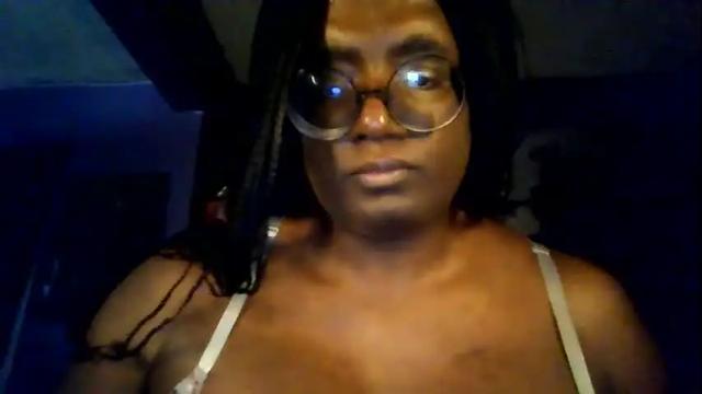 Image 3 of naomifux Stream on Chaturbate on 2 months ago