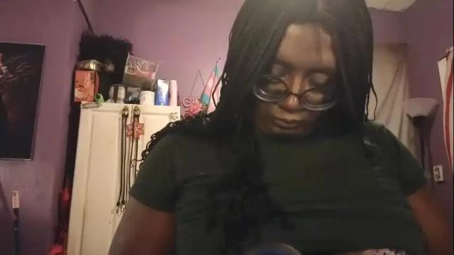 Image 11 of naomifux Stream on Chaturbate on 2 months ago