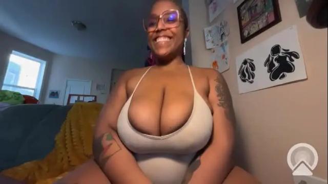 Image 11 of naomigiirl6 Stream on Chaturbate on 19 days ago