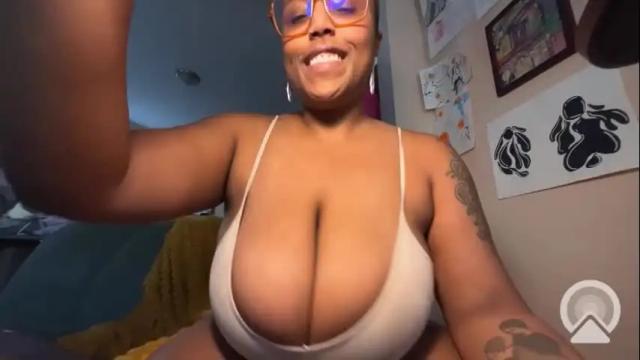 Image 12 of naomigiirl6 Stream on Chaturbate on 19 days ago