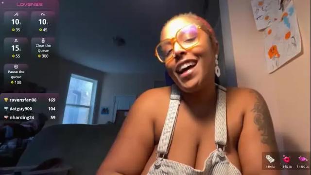 Image 12 of naomigiirl6 Stream on Chaturbate on 12 days ago