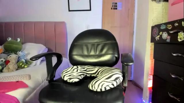 Image 4 of naomii1020 Stream on Chaturbate on 1 month ago