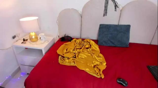 Image 7 of naomiiii__ Stream on Chaturbate on 10 days ago