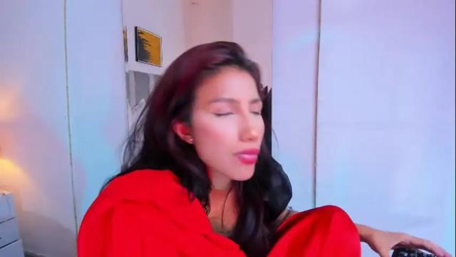 Image 2 of naomiiii__ Stream on Chaturbate on 3 days ago