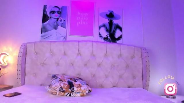 Image 12 of naomikross Stream on Chaturbate on 22 months ago