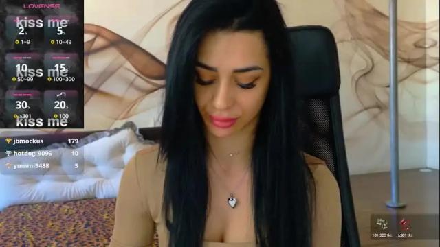 Image 2 of naomiscarlett Stream on Chaturbate on 1 month ago