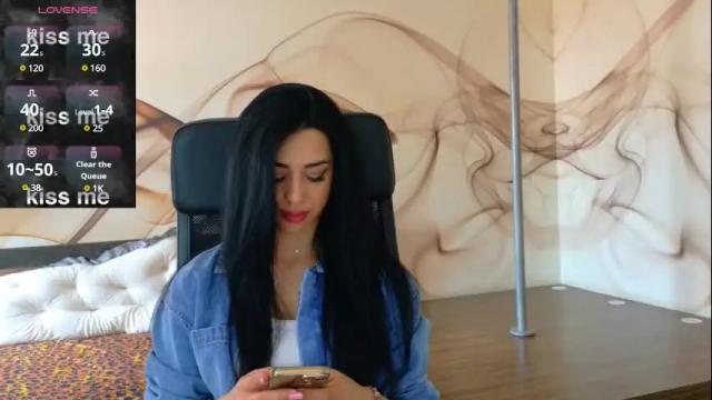 Image 2 of naomiscarlett Stream on Chaturbate on 1 month ago