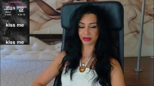 Image 2 of naomiscarlett Stream on Chaturbate on 2 months ago