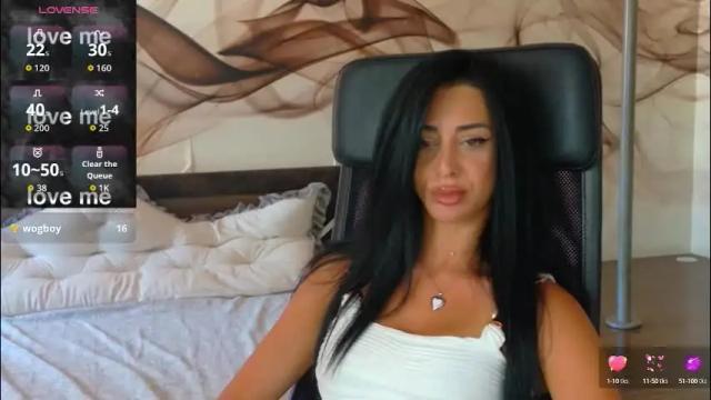 Image 2 of naomiscarlett Stream on Chaturbate on 2 months ago