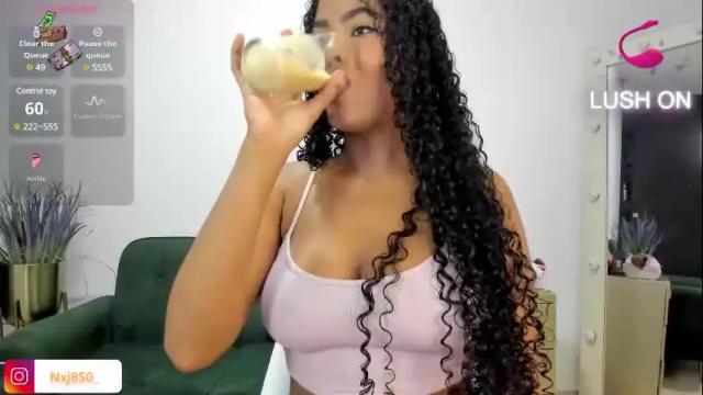 Image 2 of naomixjones1 Stream on Chaturbate on 1 month ago