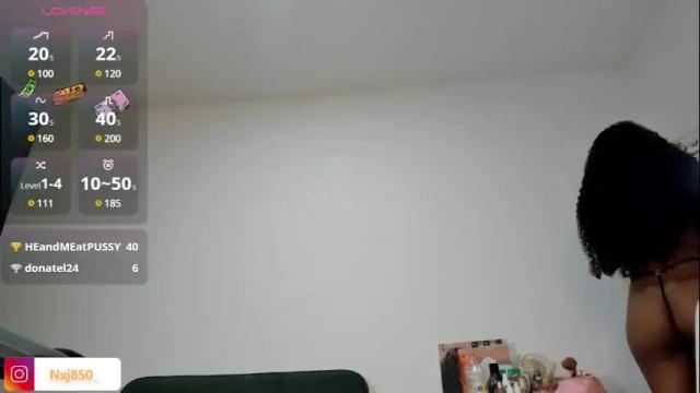 Image 12 of naomixjones1 Stream on Chaturbate on 16 days ago
