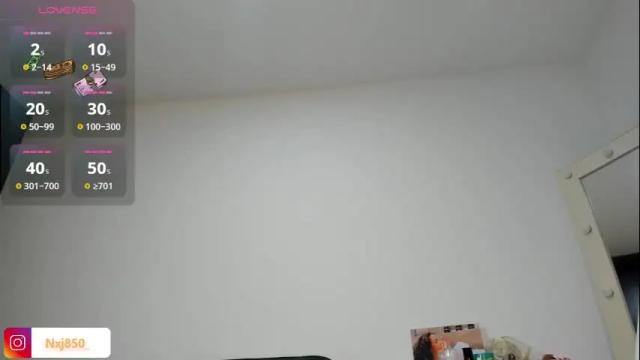 Image 4 of naomixjones1 Stream on Chaturbate on 16 days ago