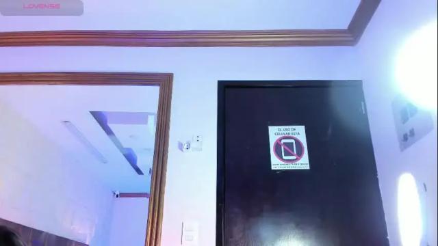 Image 3 of naomyrivera Stream on Chaturbate on 9 days ago