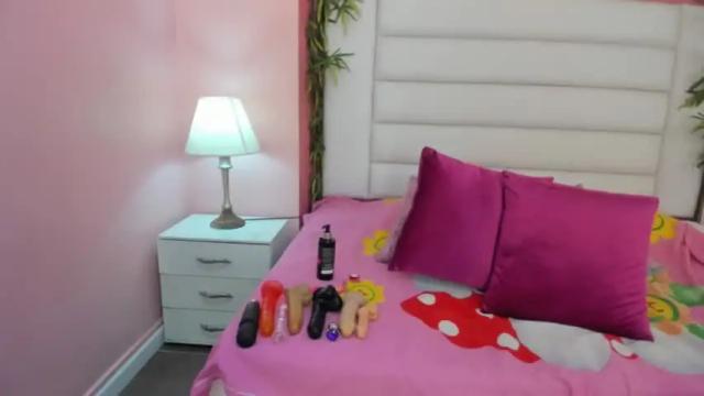 Image 2 of nashlymilf Stream on Chaturbate on 15 months ago