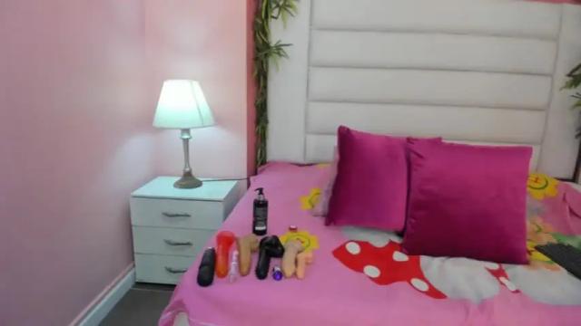 Image 3 of nashlymilf Stream on Chaturbate on 15 months ago