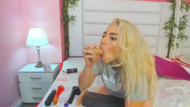 Image 11 of nashlymilf Stream on Chaturbate on 15 months ago