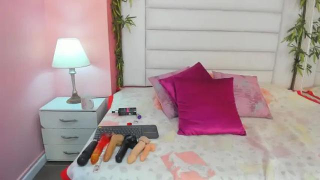 Image 2 of nashlymilf Stream on Chaturbate on 15 months ago