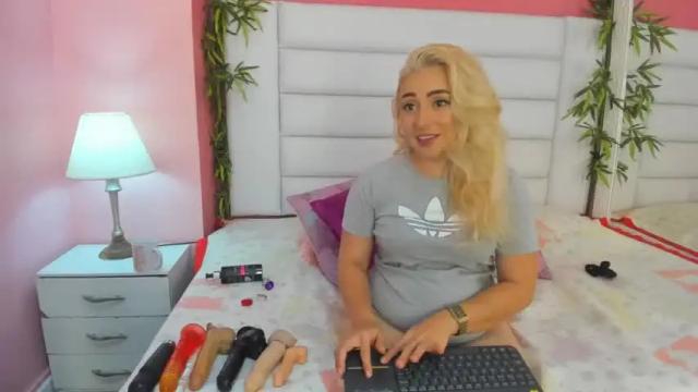 Image 3 of nashlymilf Stream on Chaturbate on 15 months ago