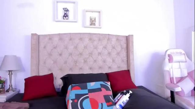 Image 3 of natalia_collinslim Stream on Chaturbate on 19 days ago