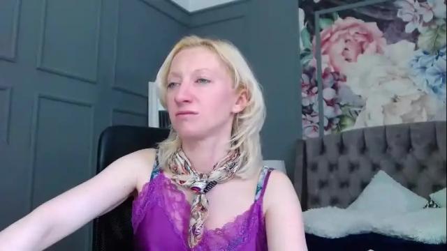 Image 12 of natalie_bitton Stream on Chaturbate on 12 days ago