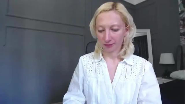 Image 10 of natalie_bitton Stream on Chaturbate on 9 days ago