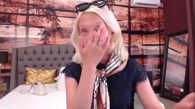 Image 4 of natalie_bitton Stream on Chaturbate on 3 months ago