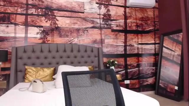 Image 6 of natalie_bitton Stream on Chaturbate on 3 months ago