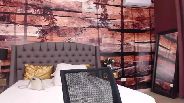 Image 7 of natalie_bitton Stream on Chaturbate on 3 months ago