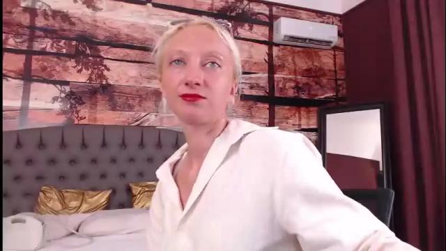 Image 10 of natalie_bitton Stream on Chaturbate on 3 months ago