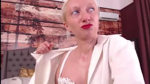 Image 7 of natalie_bitton Stream on Chaturbate on 3 months ago