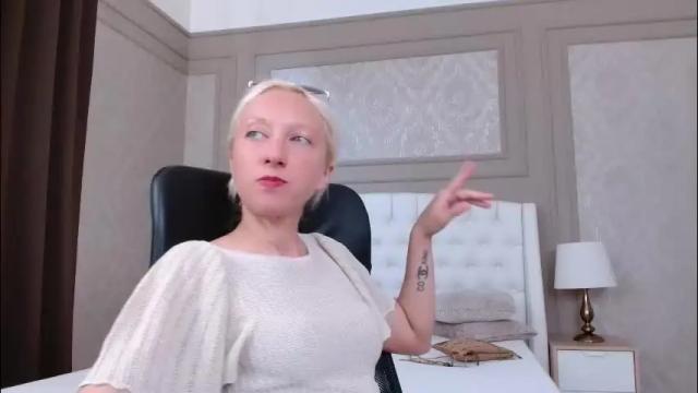 Image 2 of natalie_bitton Stream on Chaturbate on 3 months ago