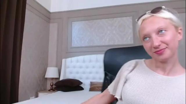 Image 6 of natalie_bitton Stream on Chaturbate on 3 months ago