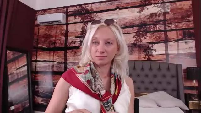 Image 12 of natalie_bitton Stream on Chaturbate on 2 months ago