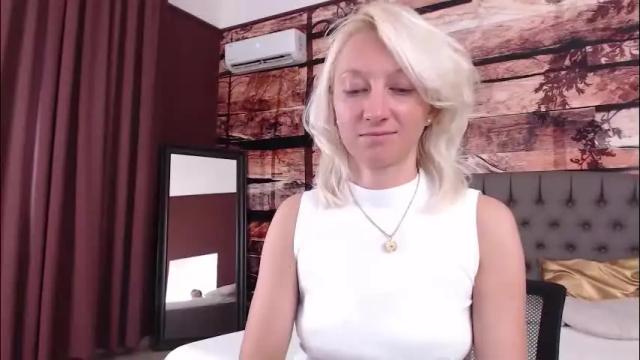 Image 6 of natalie_bitton Stream on Chaturbate on 2 months ago