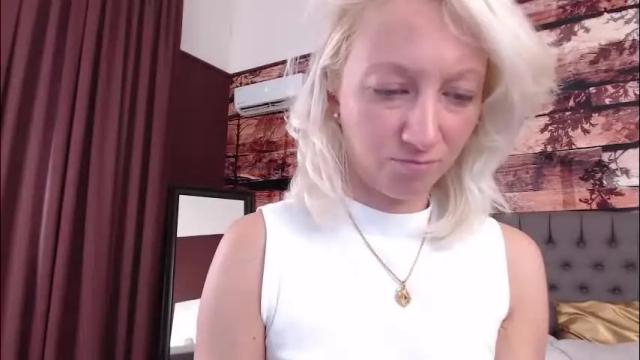 Image 7 of natalie_bitton Stream on Chaturbate on 2 months ago