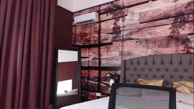 Image 8 of natalie_bitton Stream on Chaturbate on 2 months ago