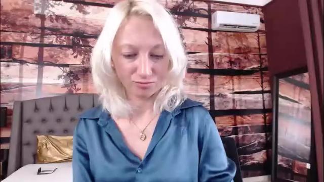 Image 4 of natalie_bitton Stream on Chaturbate on 2 months ago