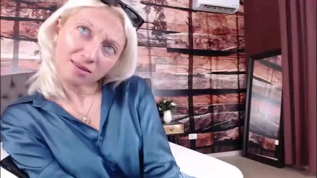 Image 6 of natalie_bitton Stream on Chaturbate on 2 months ago