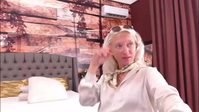 Image 10 of natalie_bitton Stream on Chaturbate on 2 months ago