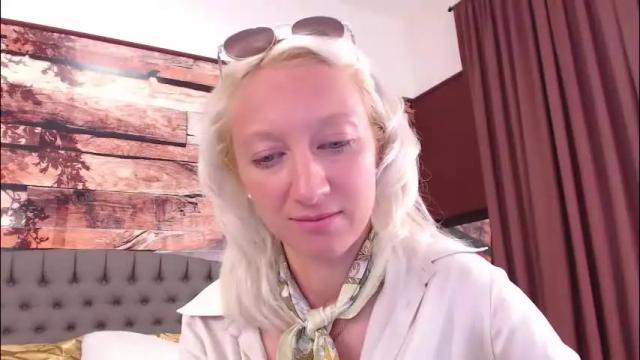 Image 11 of natalie_bitton Stream on Chaturbate on 2 months ago