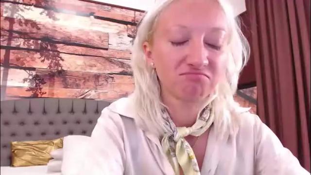 Image 6 of natalie_bitton Stream on Chaturbate on 2 months ago