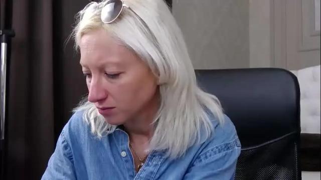 Image 11 of natalie_bitton Stream on Chaturbate on 2 months ago