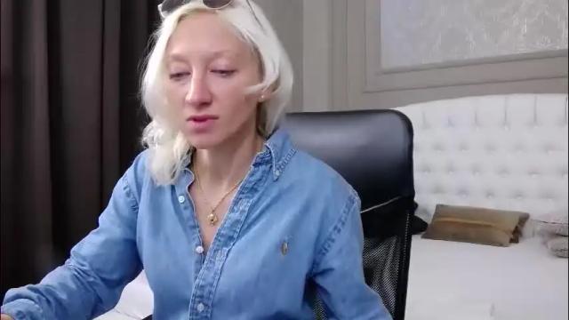 Image 2 of natalie_bitton Stream on Chaturbate on 2 months ago