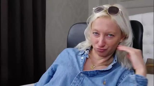 Image 7 of natalie_bitton Stream on Chaturbate on 2 months ago