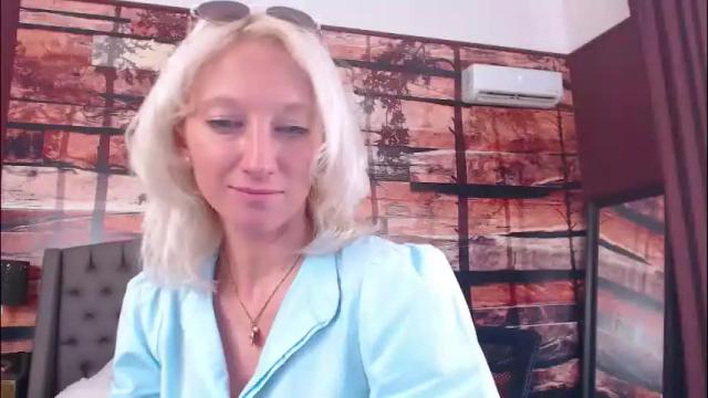 Image 4 of natalie_bitton Stream on Chaturbate on 2 months ago