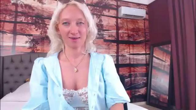 Image 7 of natalie_bitton Stream on Chaturbate on 2 months ago